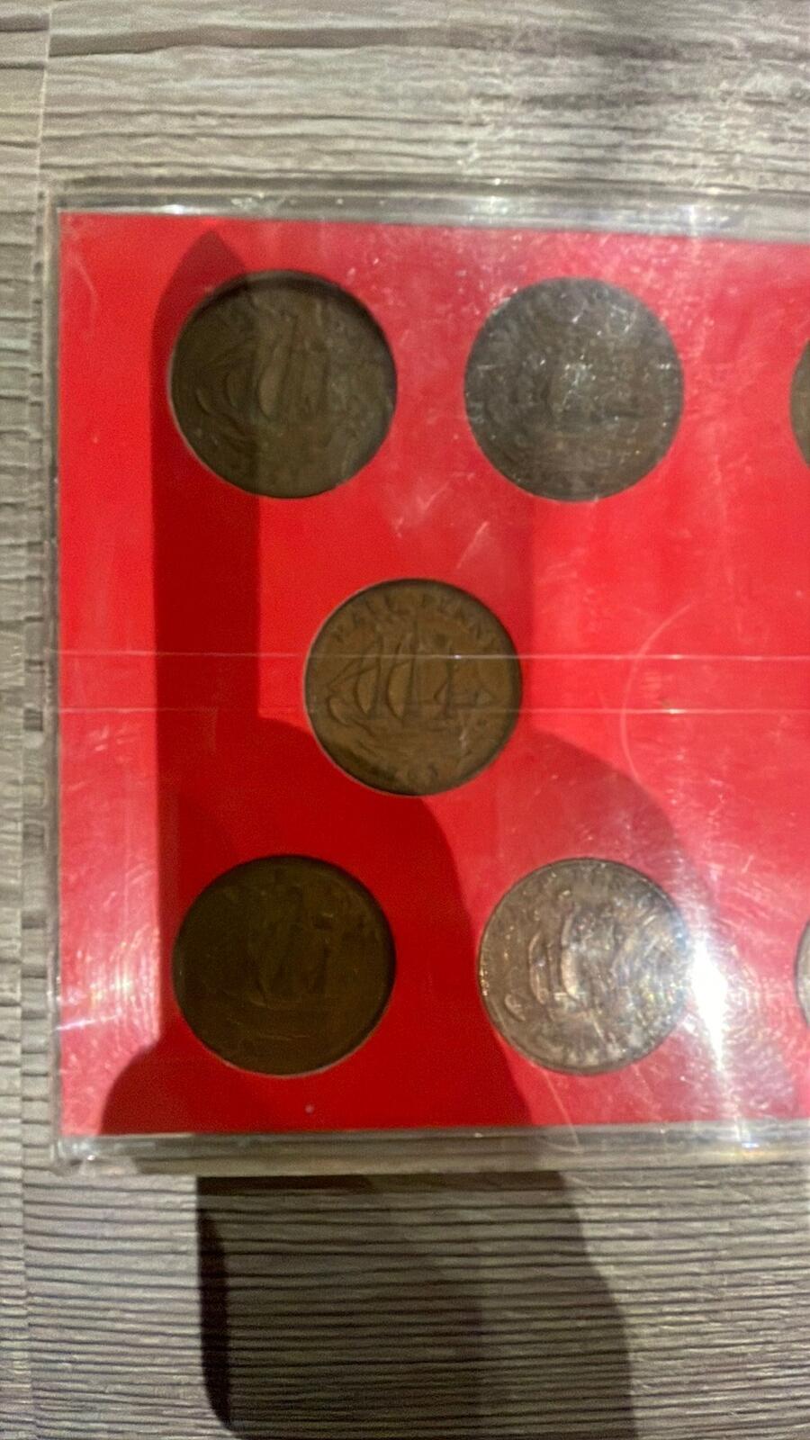 Set of 10 British half Penny's in box