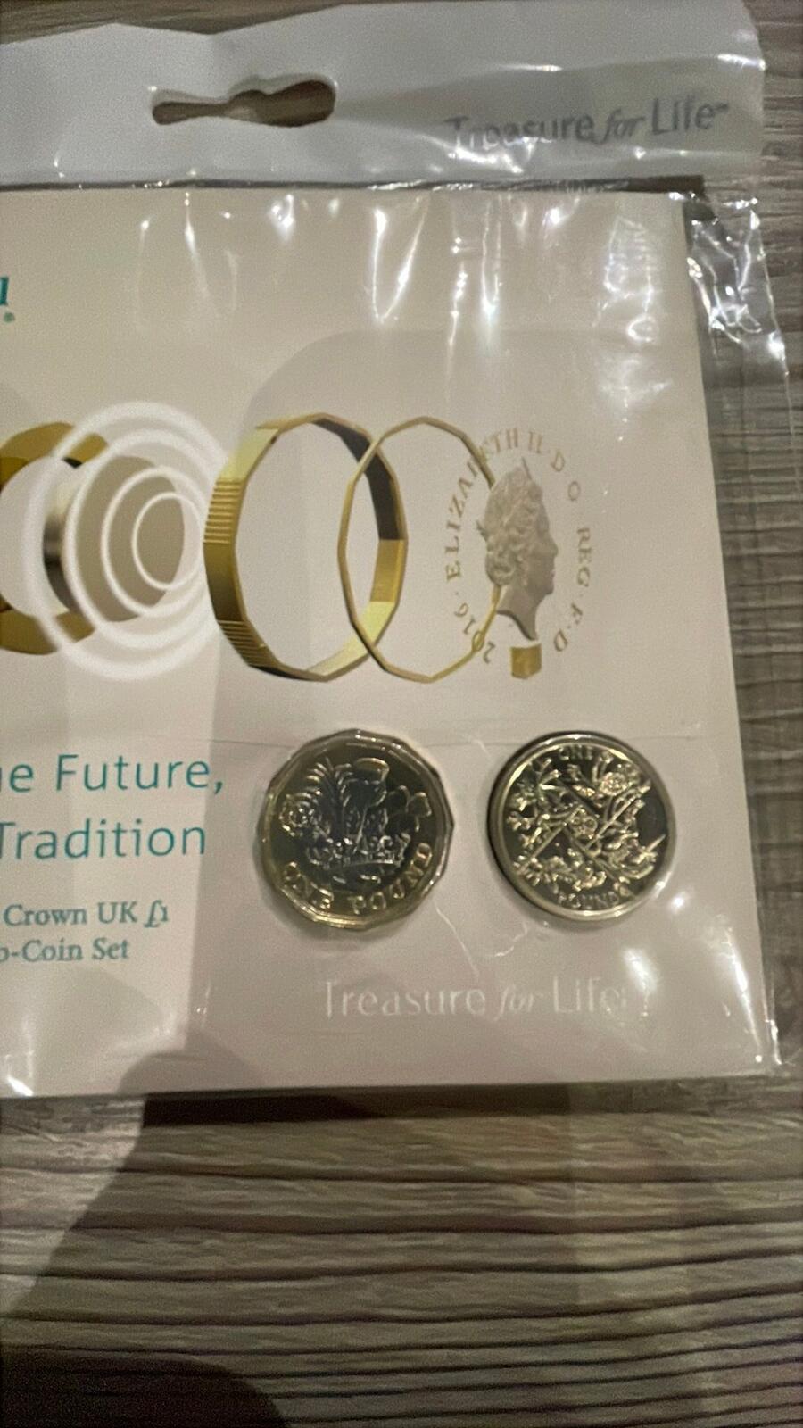 The Royal Mint Brilliant Uncirculated Two-Coin UK £1 Set 2016