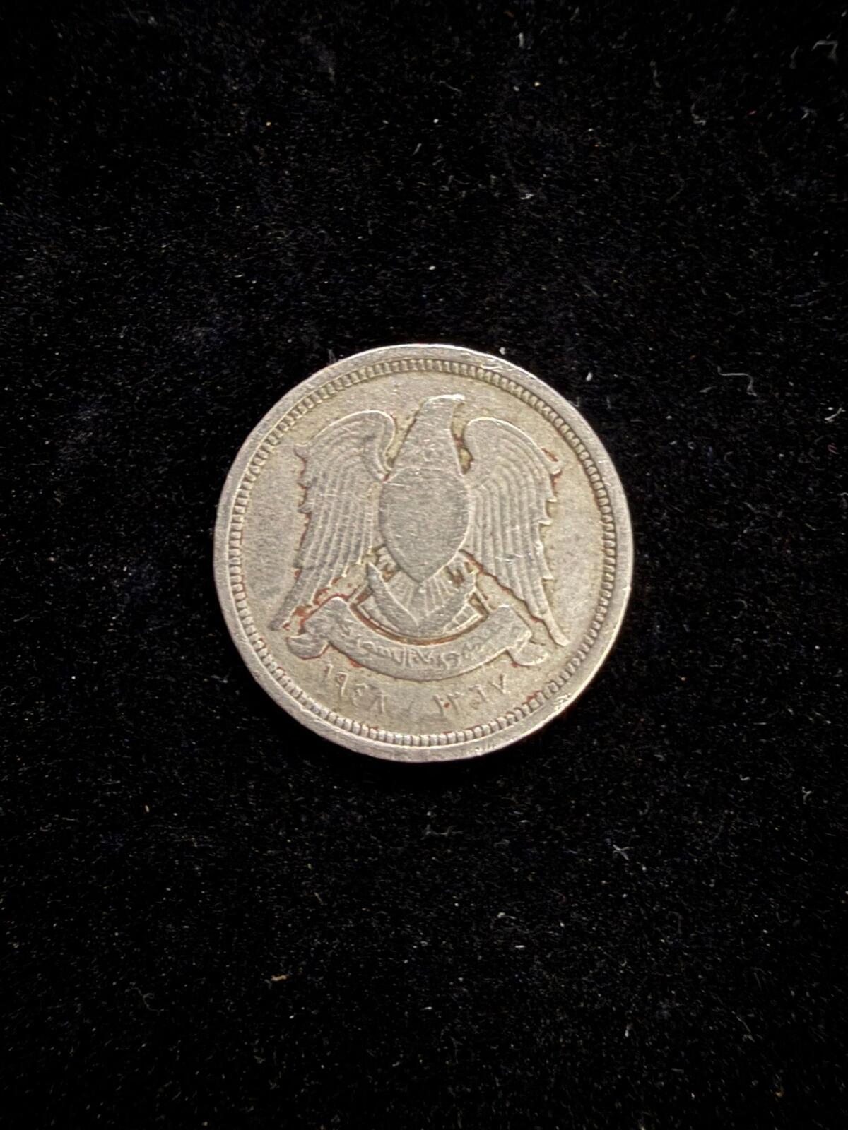 Lebanon 10 Piastres coin