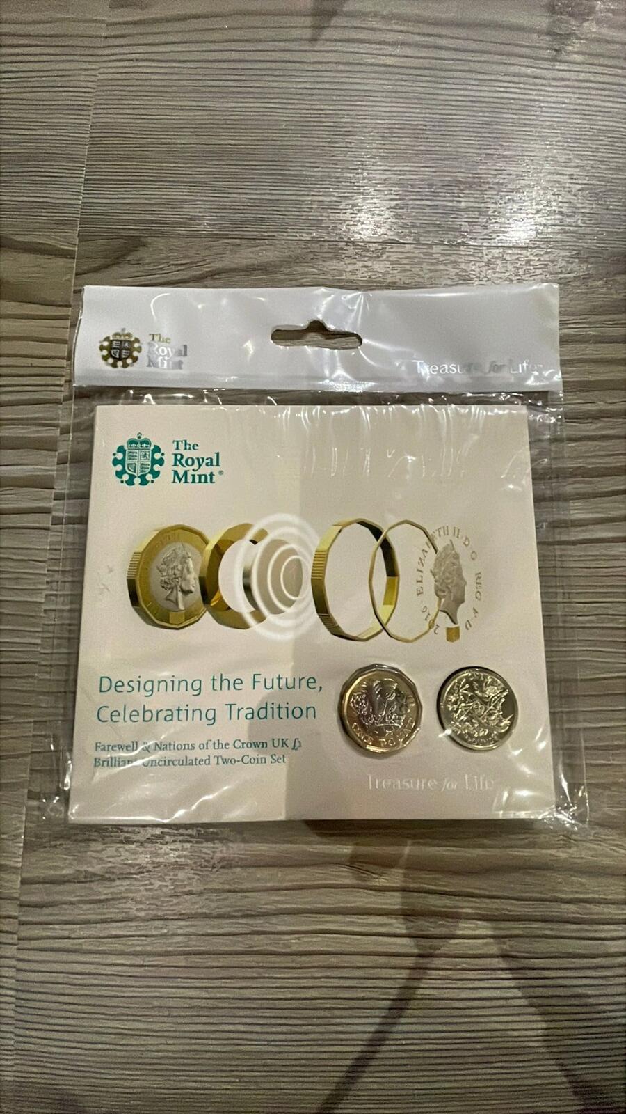 The Royal Mint 2016 UK £1 Brilliant Uncirculated Two-Coin Set
