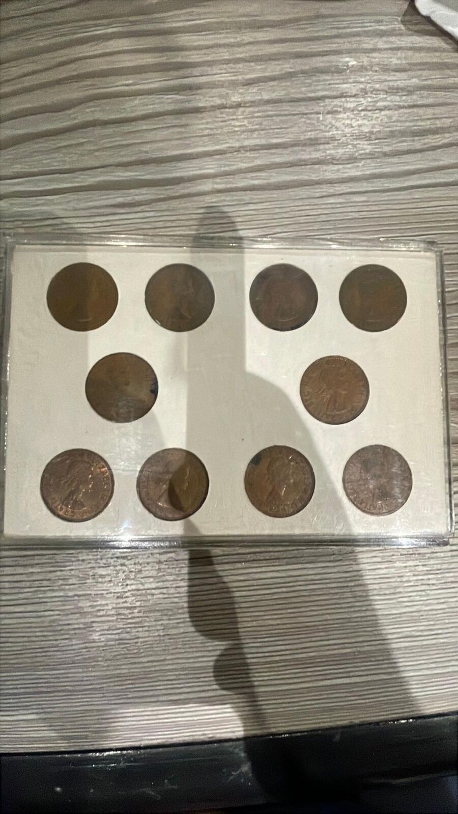 Set of 10 British half Penny's in box