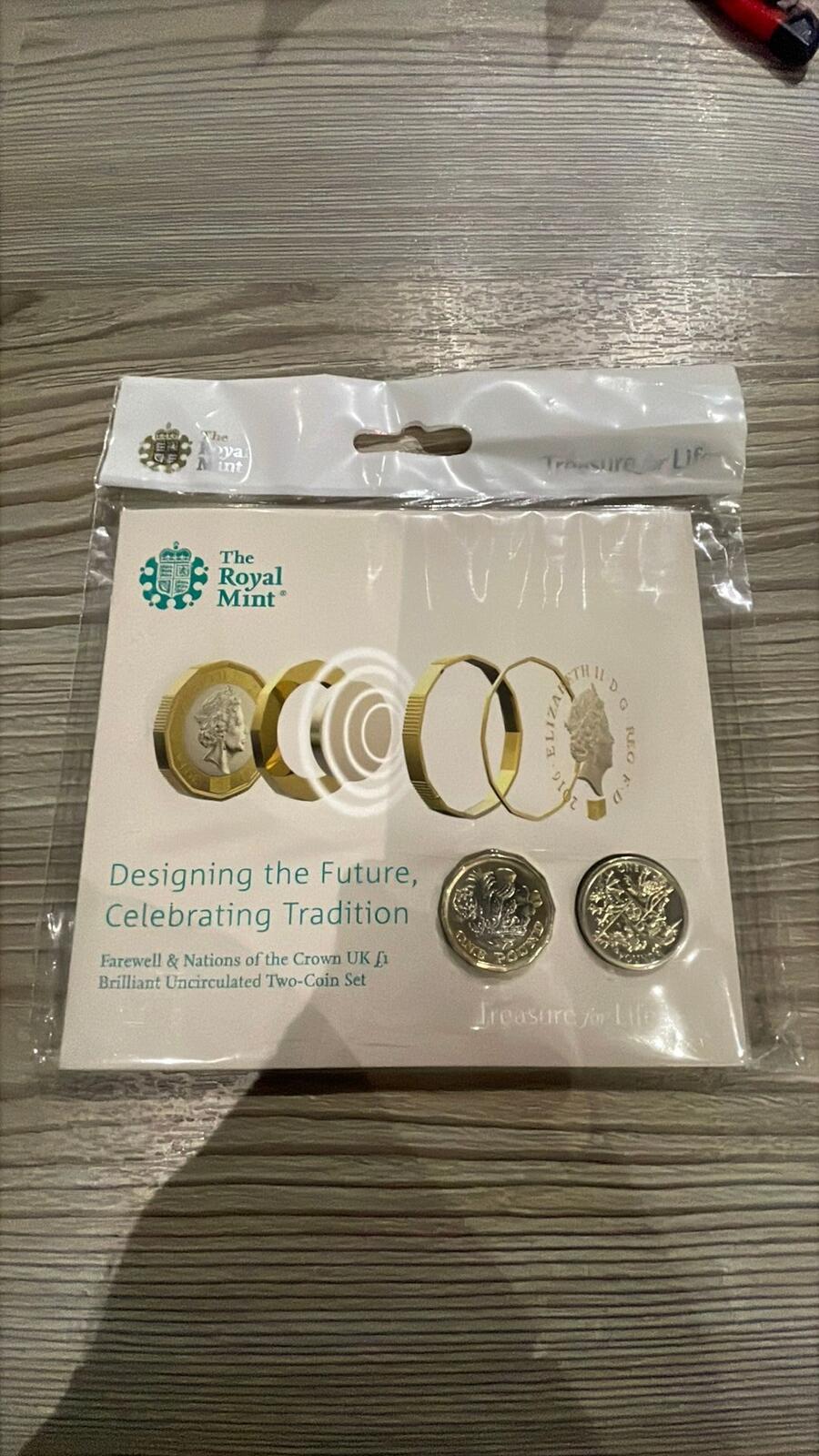 The Royal Mint Brilliant Uncirculated Two-Coin UK £1 Set 2016