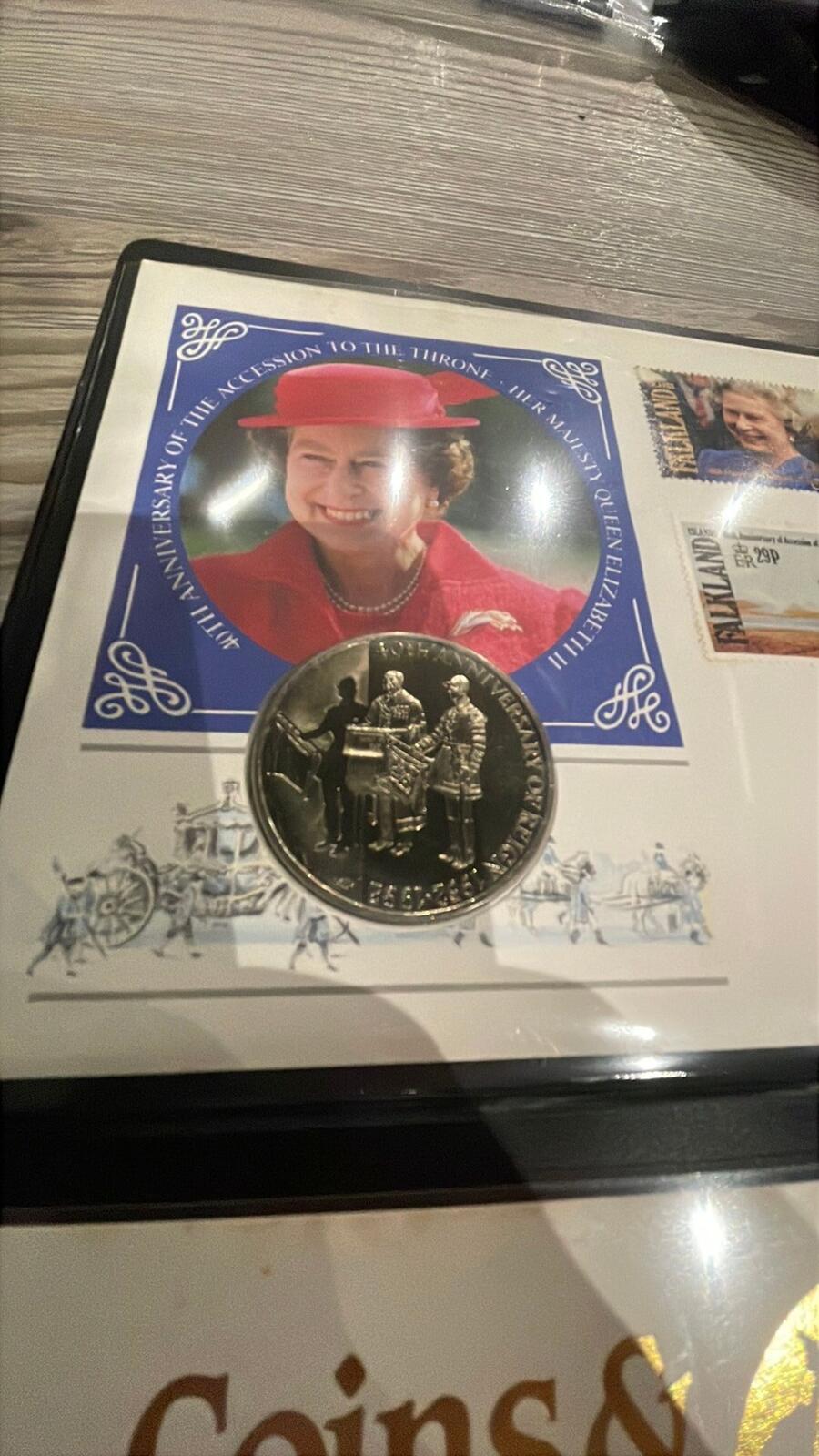 Her Majesty The Queen's 40th Anniversary Coin and Stamp Set