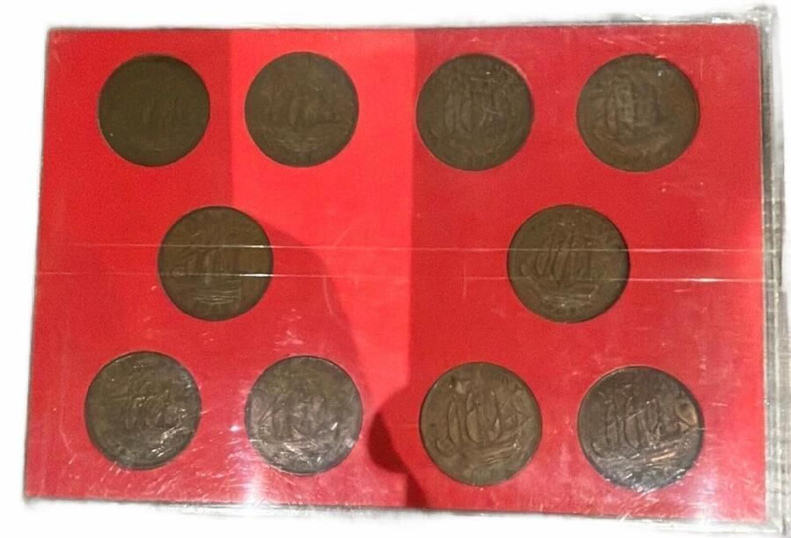 Set of 10 British half Penny's in box